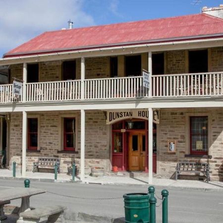 Dunstan House Motel Клайд Екстериор снимка