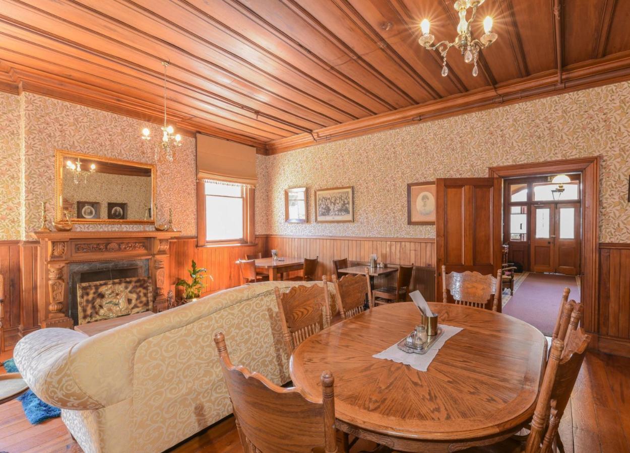 Dunstan House Motel Клайд Екстериор снимка