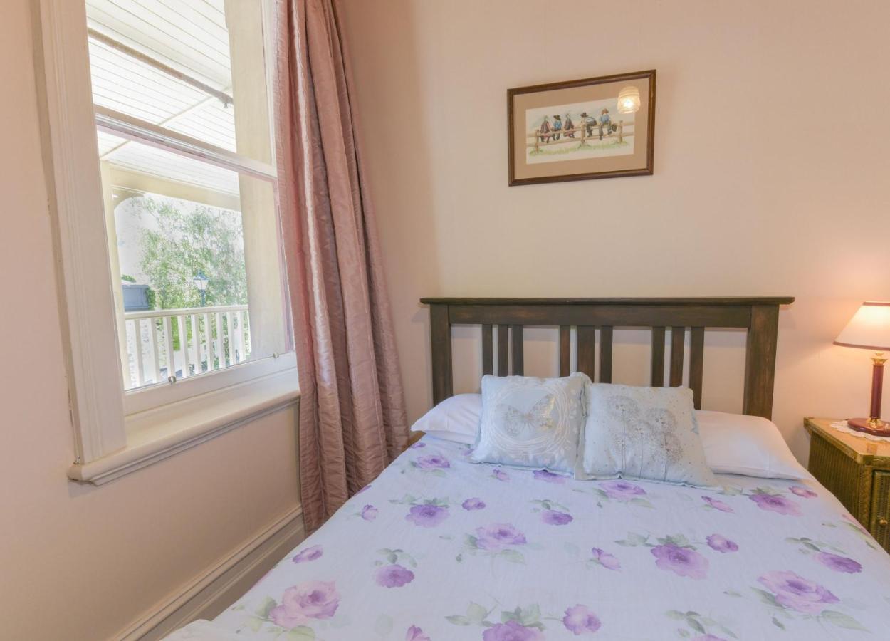 Dunstan House Motel Клайд Екстериор снимка